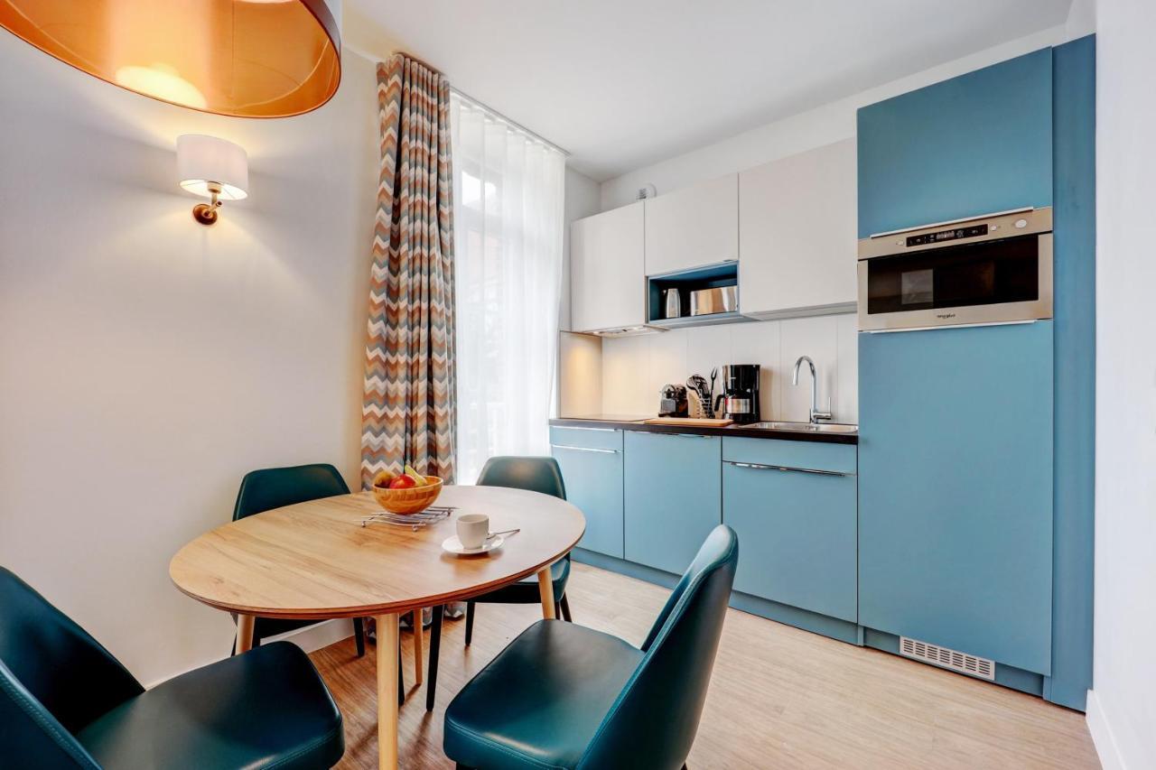 Residence Pierre & Vacances Premium Presqu'Ile De La Touques Deauville Exteriör bild A typical kitchen in a serviced apartment