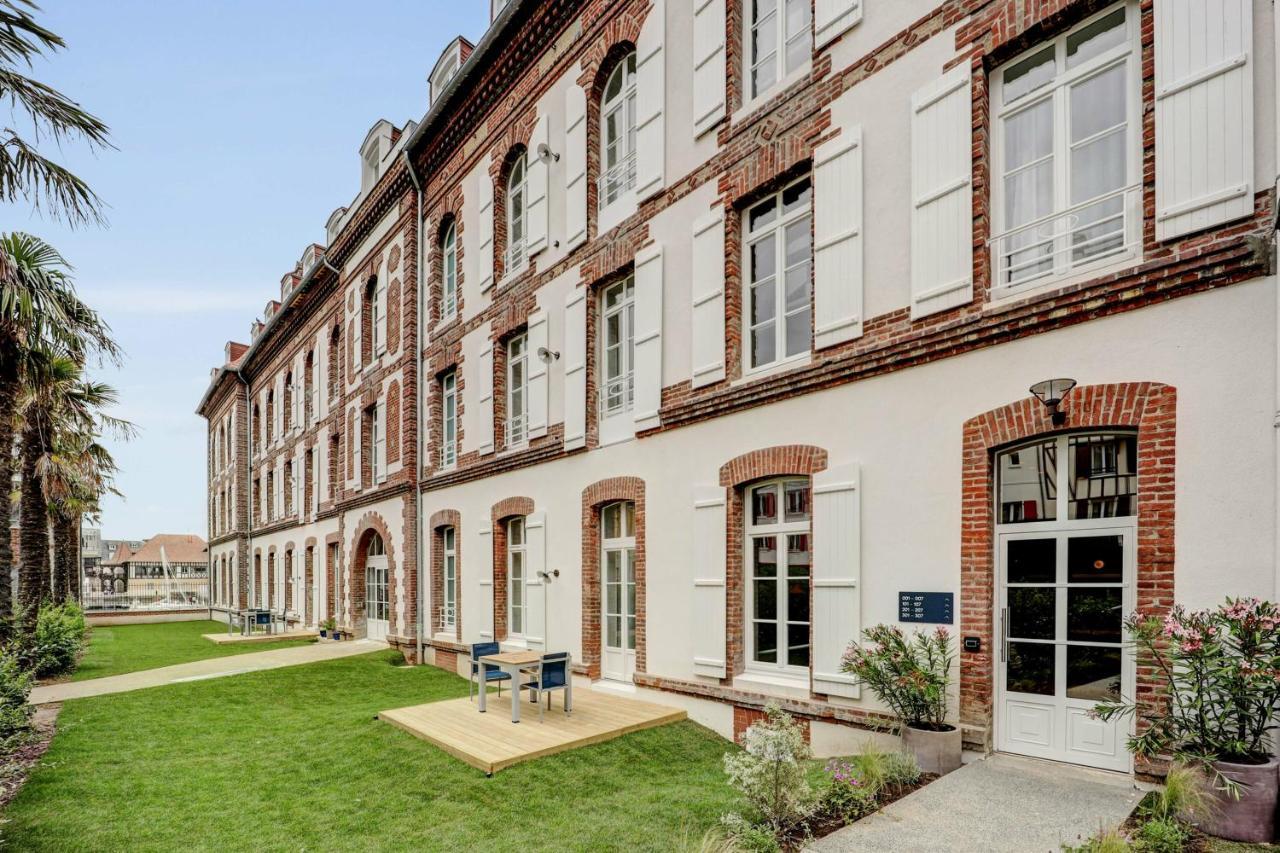 Residence Pierre & Vacances Premium Presqu'Ile De La Touques Deauville Exteriör bild The Institut universitaire de technologie
