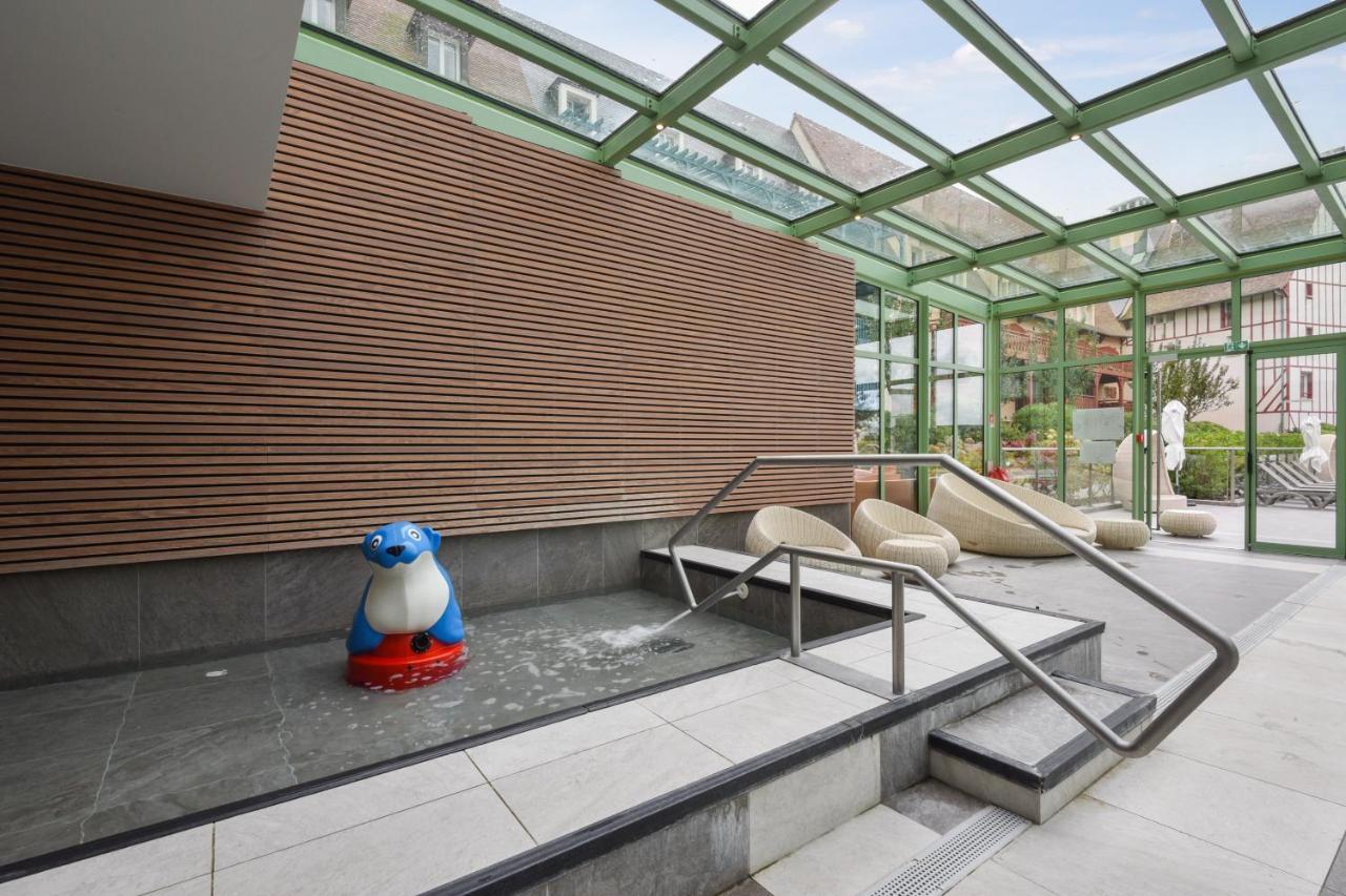 Residence Pierre & Vacances Premium Presqu'Ile De La Touques Deauville Exteriör bild The outdoor area