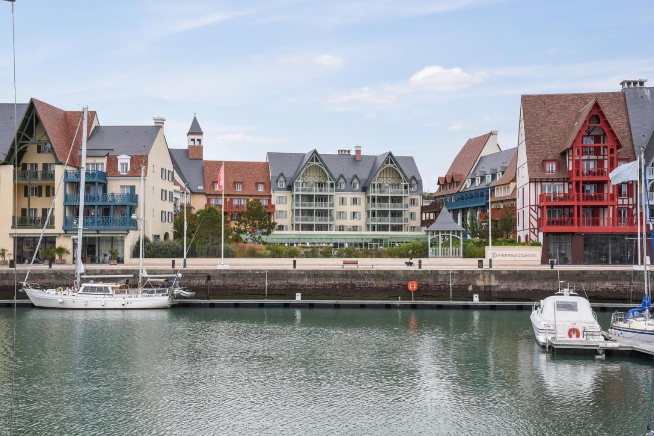 Residence Pierre & Vacances Premium Presqu'Ile De La Touques Deauville Exteriör bild The port of Port-Louis