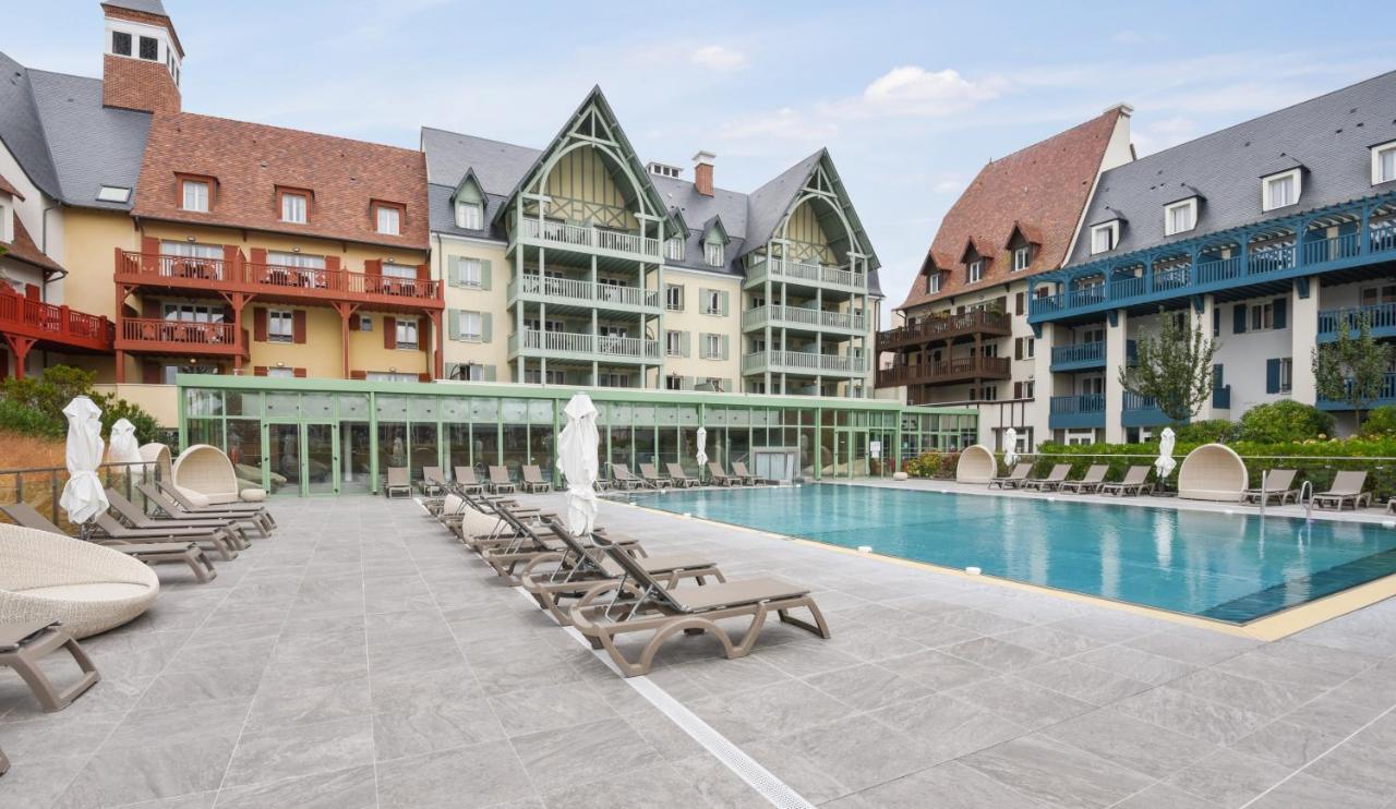 Residence Pierre & Vacances Premium Presqu'Ile De La Touques Deauville Exteriör bild The complex of the spa