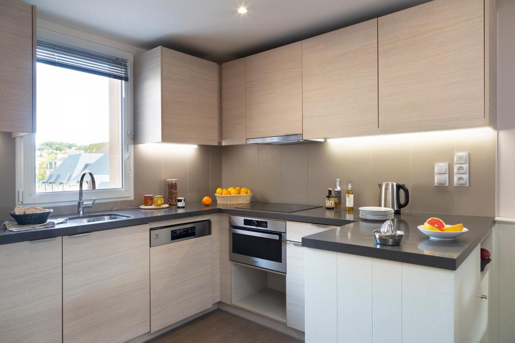 Residence Pierre & Vacances Premium Presqu'Ile De La Touques Deauville Exteriör bild A modern kitchen